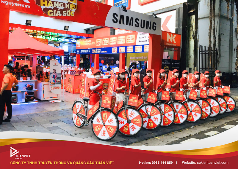 chi phí tổ chức chạy roadshow
