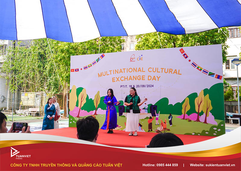 tổ chức tiệc giao lưu