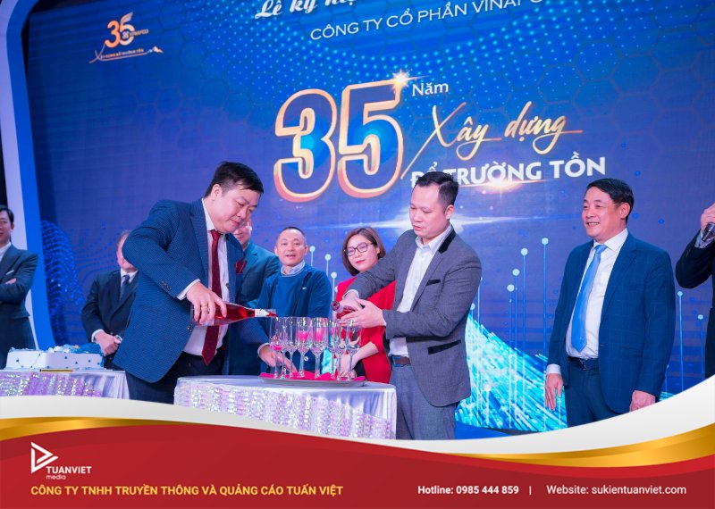 tiệc sinh nhật công ty