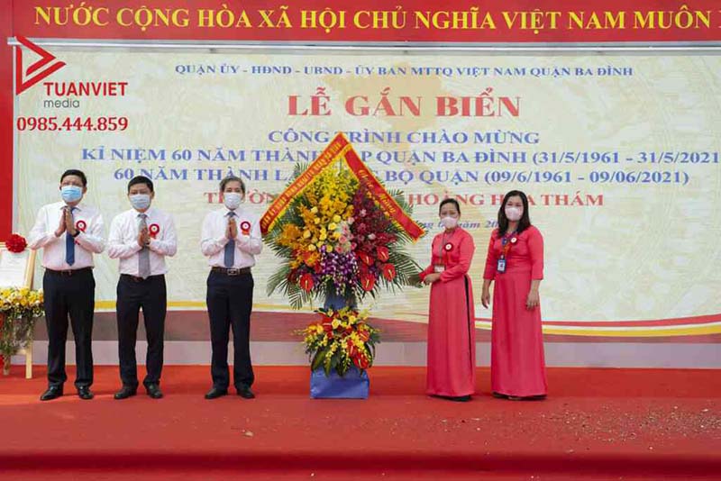 lễ gắn biển