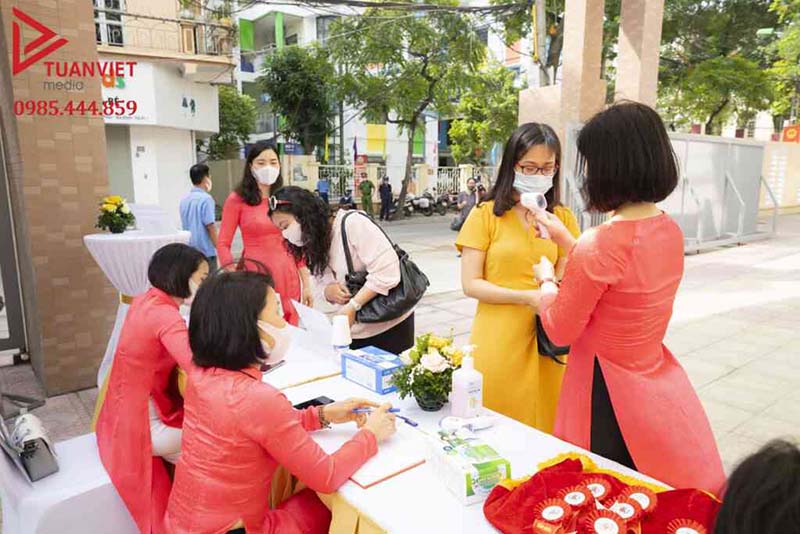 lễ gắn biển