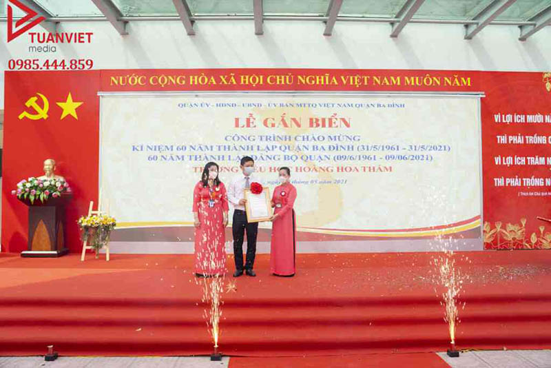 lễ gắn biển
