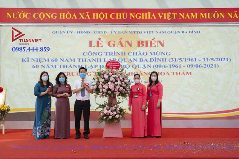 lễ gắn biển