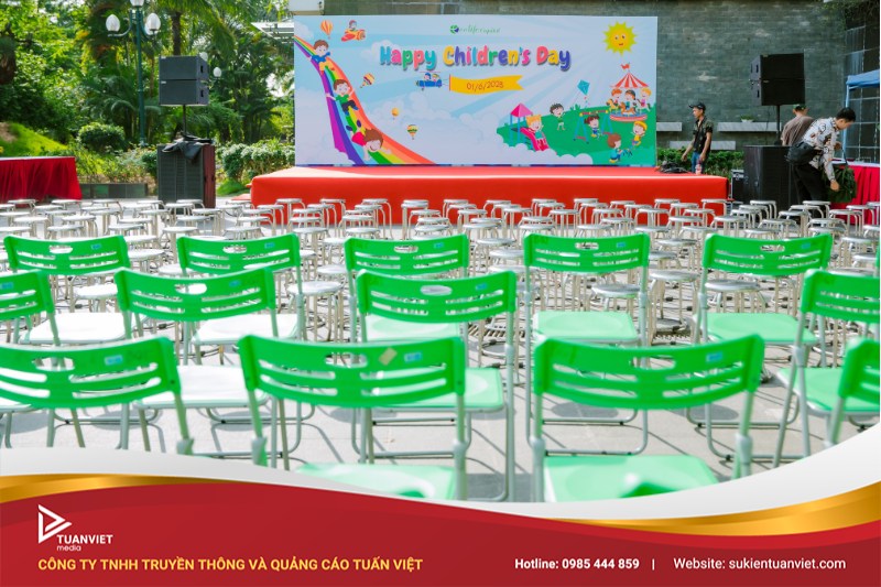 giá cho thuê bàn ghế hà đông