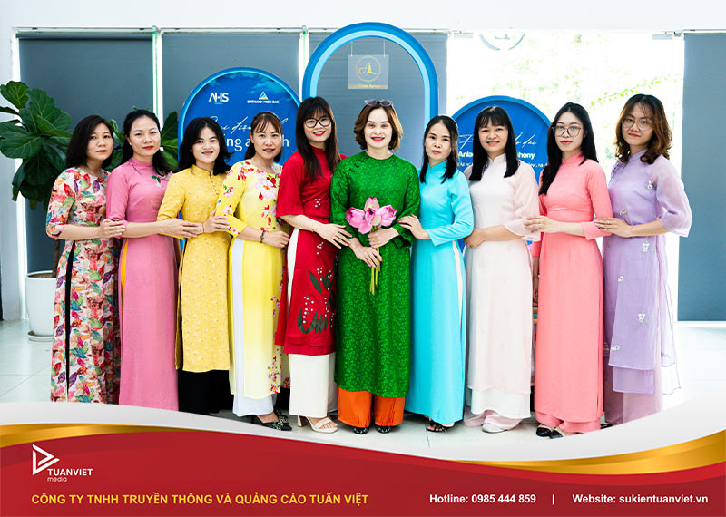 tổ chức 8.3 trọn gói