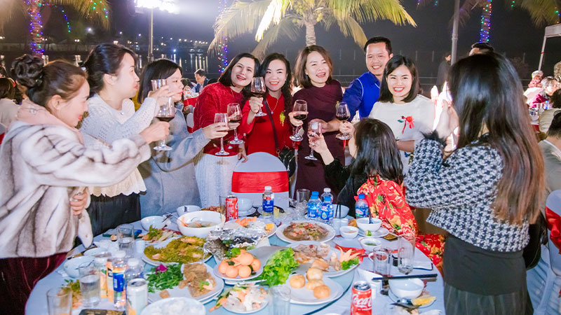 tổ chức tiệc chuyên nghiệp