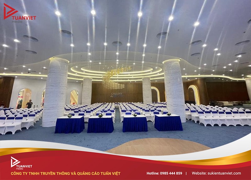 giá cho thuê bàn ghế quận từ liêm