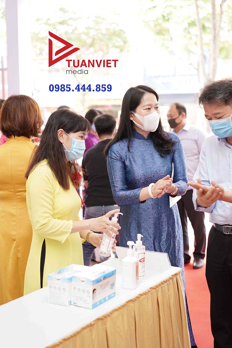 tổ chức lễ gắn biển công trình