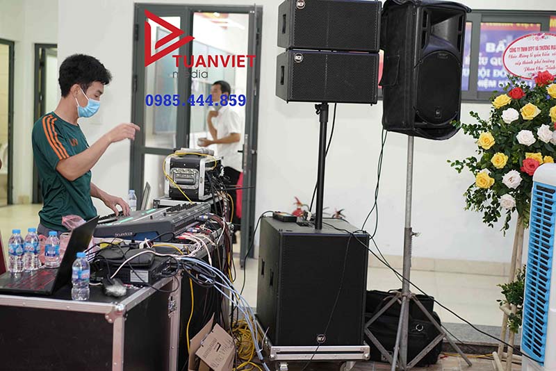 Hệ thống âm thanh mới nhất với bàn MIXER Yamaha 12 line, dàn loa ARRAY cùng nhân sự đã sẵn sàng cho buổi lễ