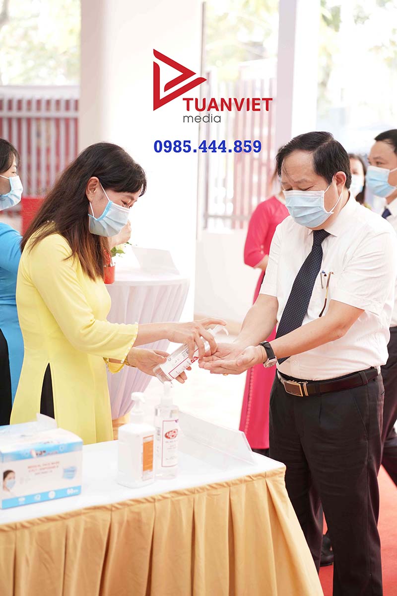 tổ chức lễ gắn biển
