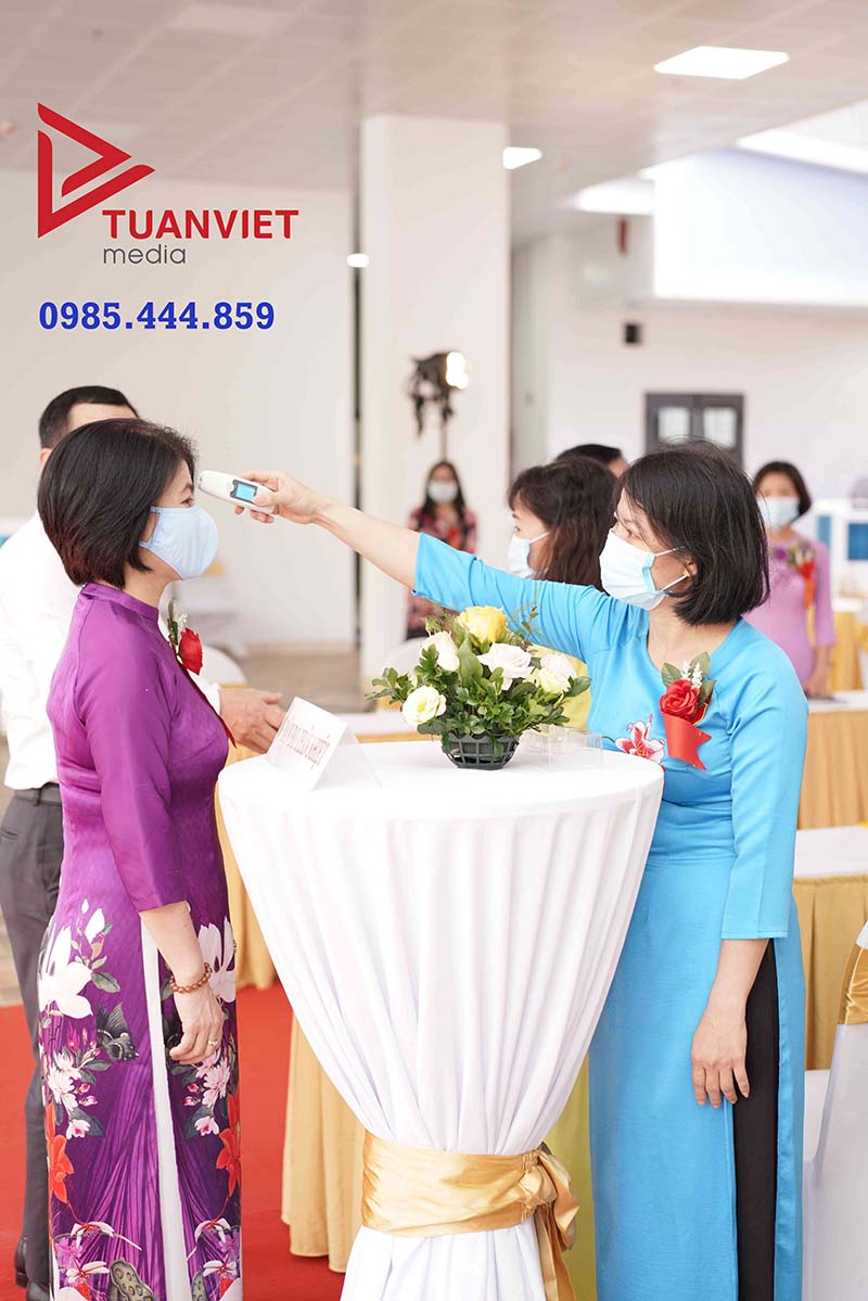 tổ chức lễ gắn biển