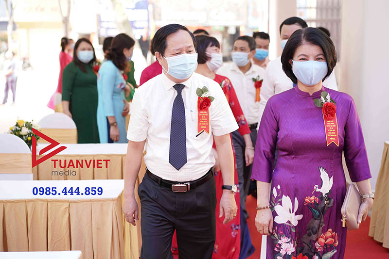 tổ chức lễ gắn biển