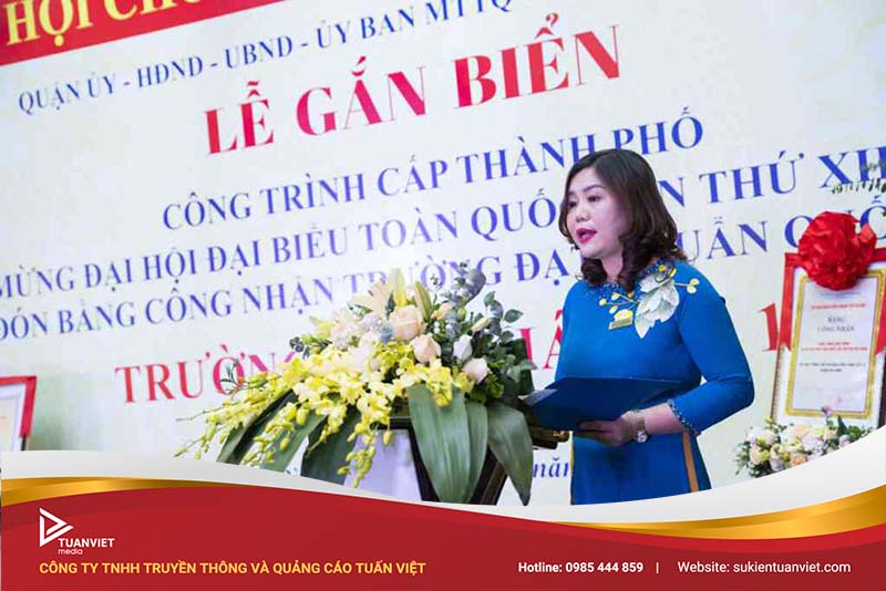 lễ gắn biển