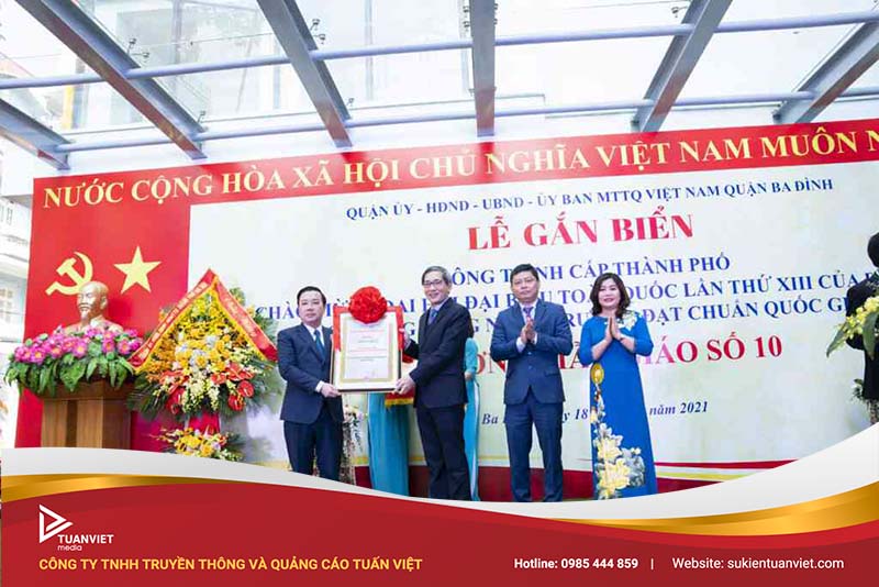 lễ gắn biển