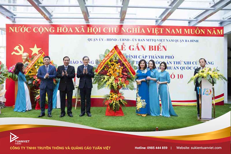 lễ gắn biển