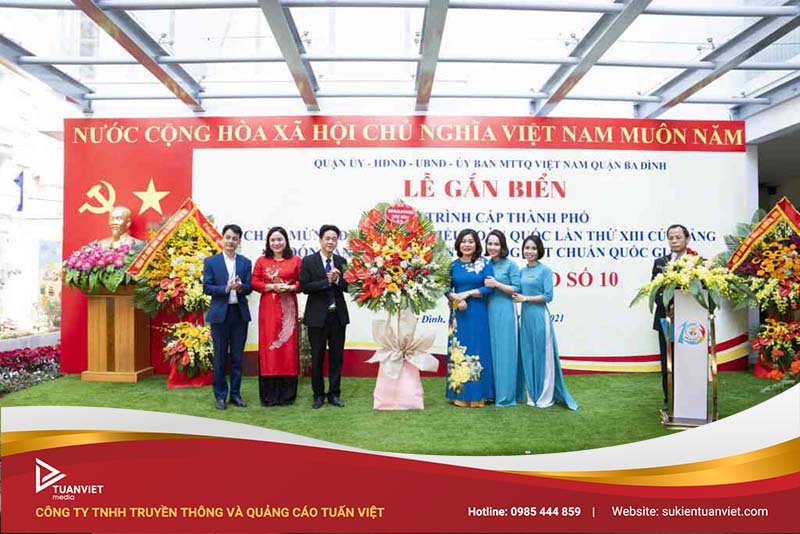 lễ gắn biển