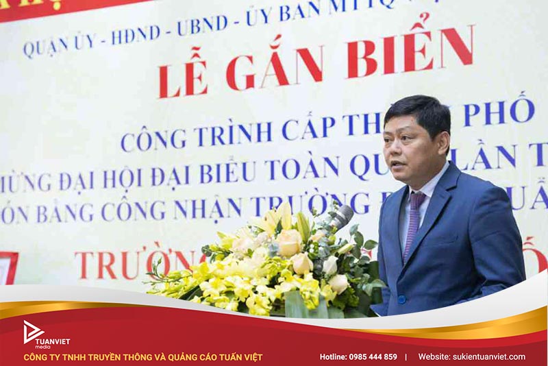 lễ gắn biển