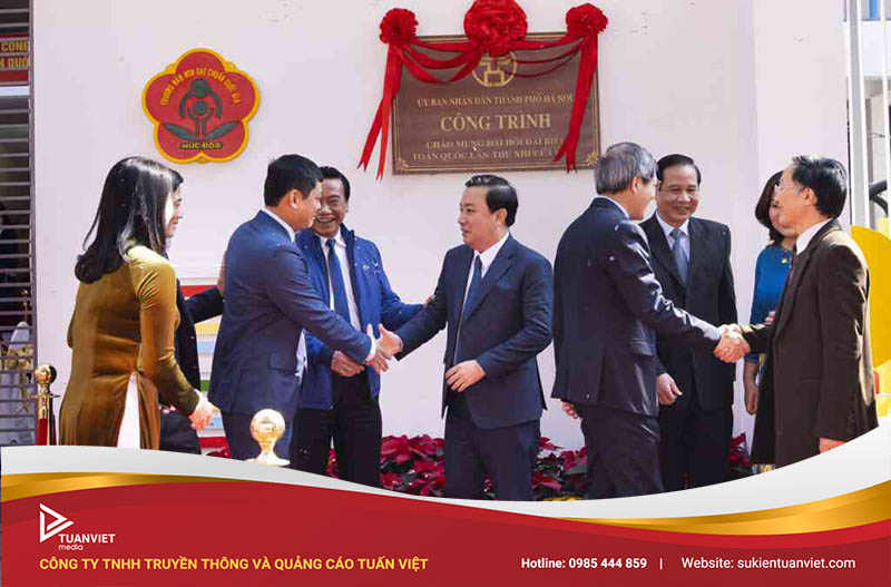 lễ gắn biển