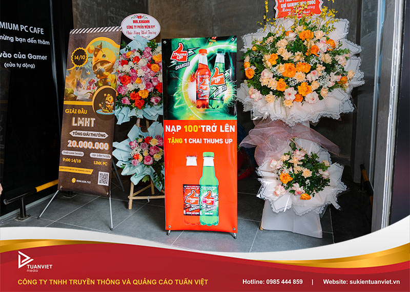 mẫu standee khai trương đẹp