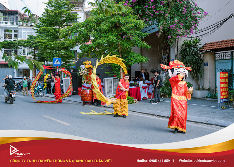 thuê múa lân sư rồng khai trương