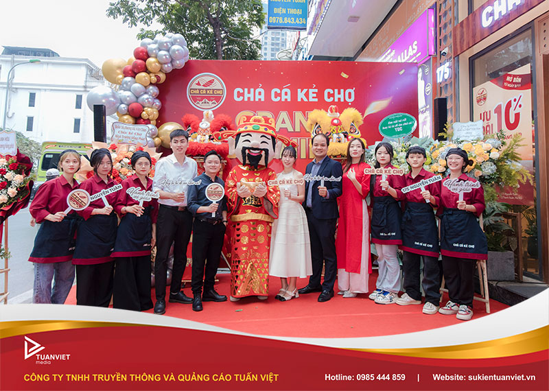 Tổ chức khai trương quán ăn