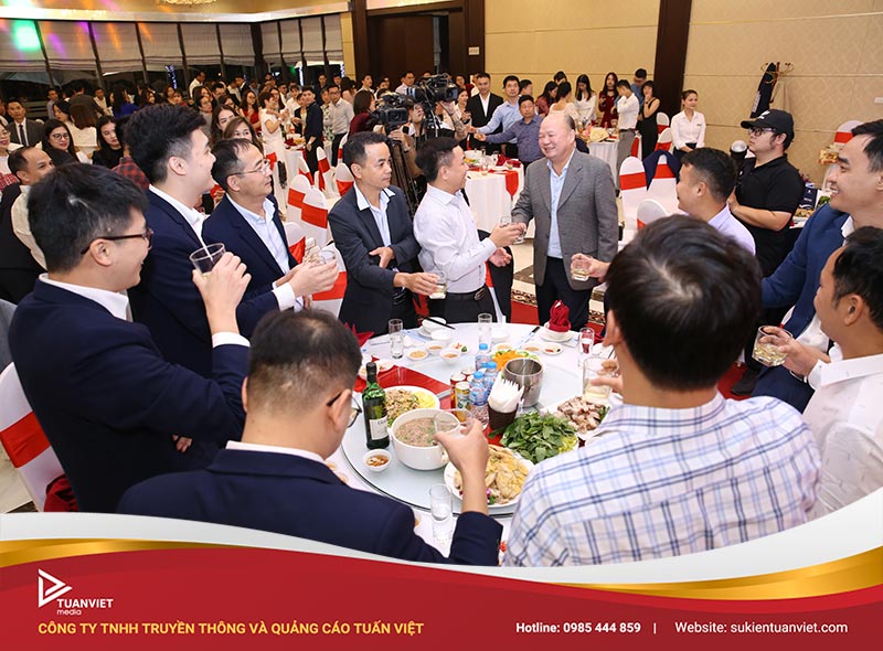 tất niên Xuân Cầu Group