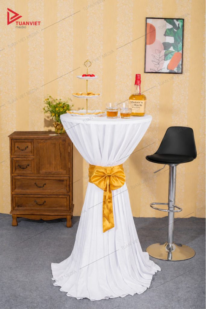 cho thuê bàn cocktail
