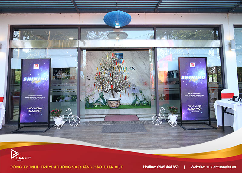 Cho thuê standee khai trương Hà Nội