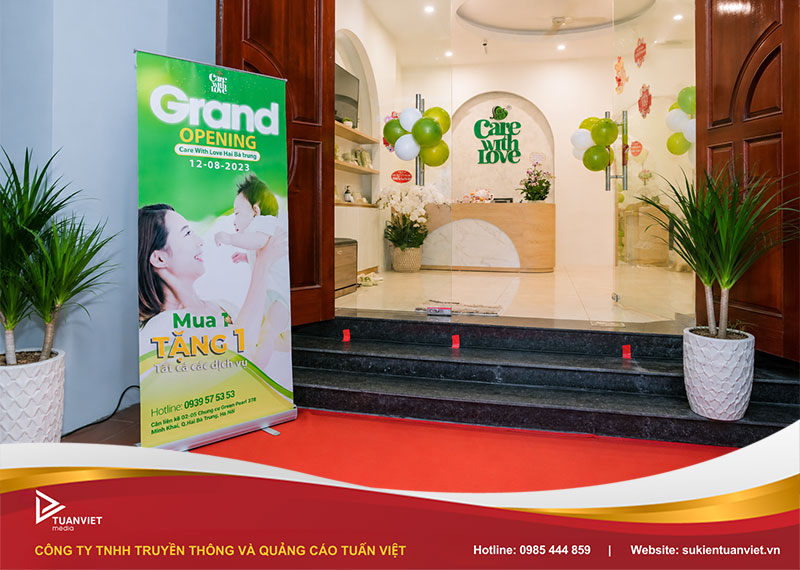 giá cho thuê standee