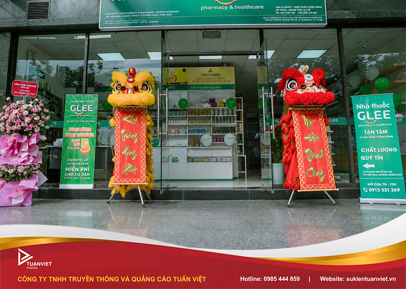 cho thuê standee chữ chân cuốn