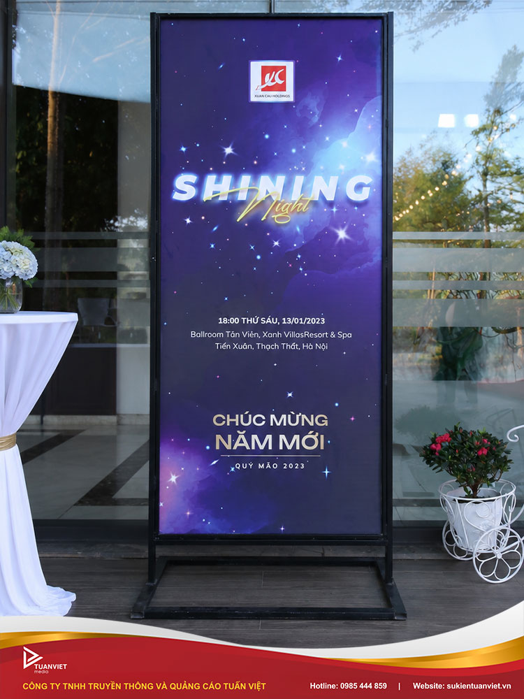Cho thuê standee trưng bày