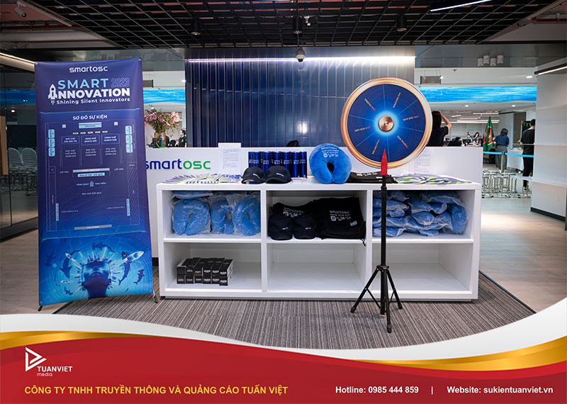 giá dịch vụ cho thuê standee