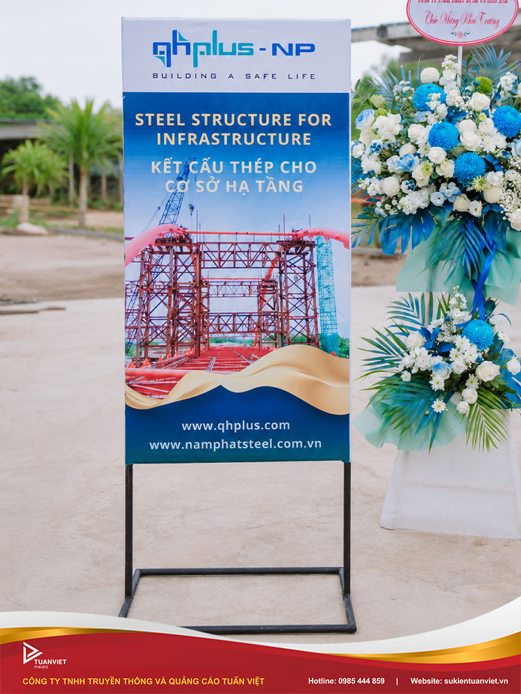 Cho thuê standee giá rẻ