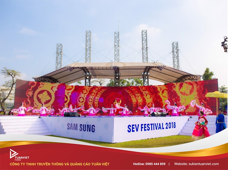 thiết kết sân khấu ngoài trời 