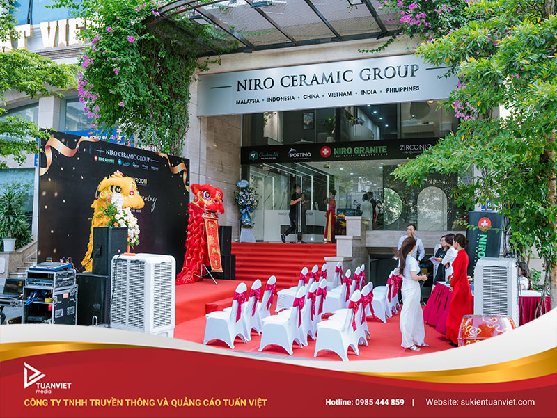 khai trương showroom niro ceramic