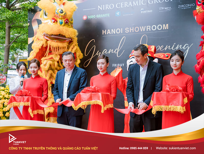 khai trương showroom niro ceramic