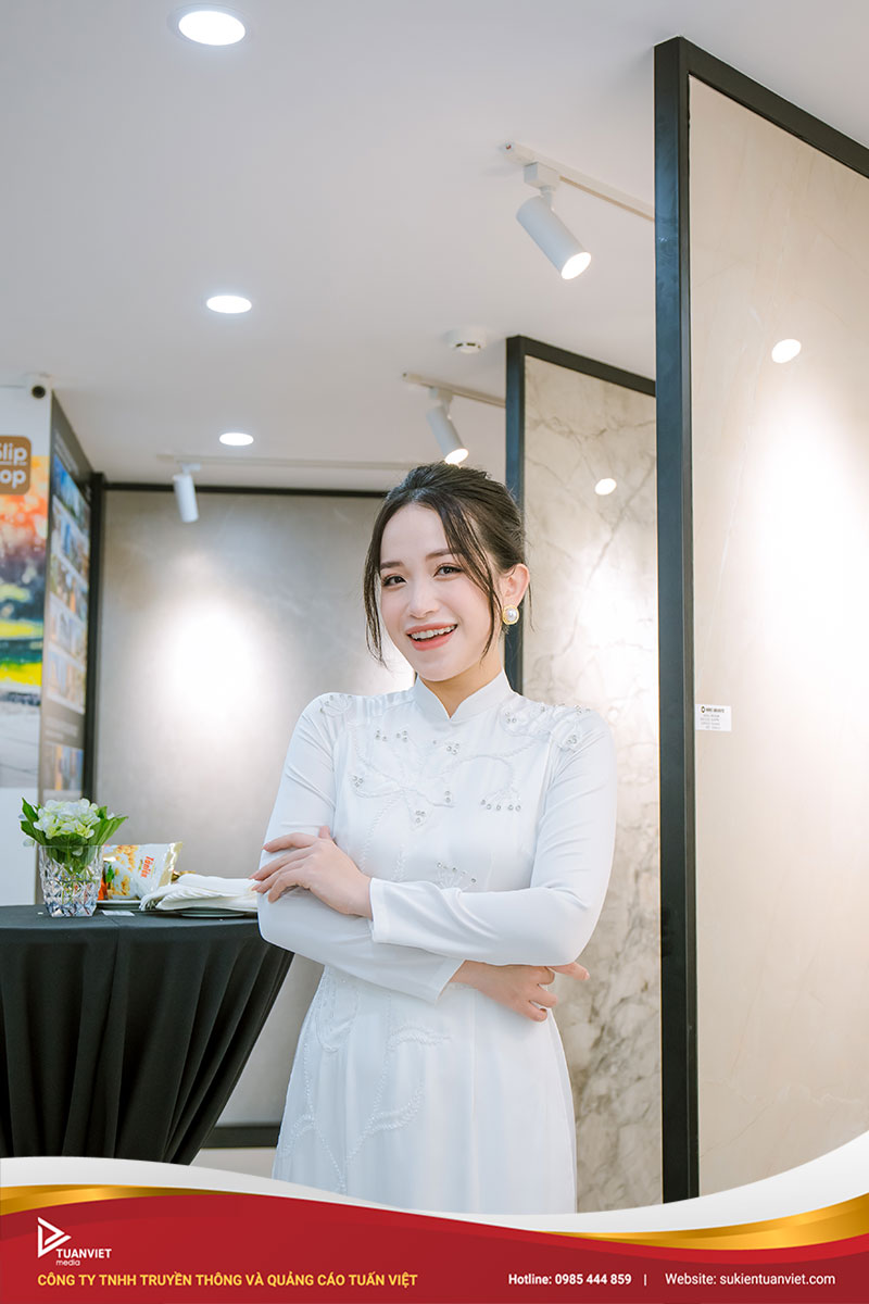 khai trương showroom niro ceramic