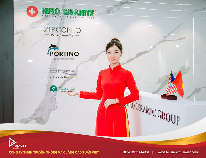 khai trương showroom niro ceramic