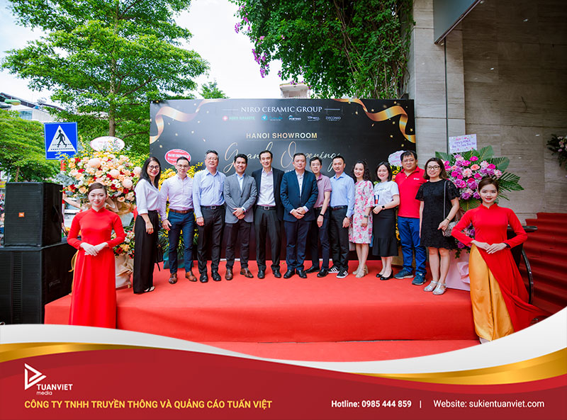 khai trương showroom niro ceramic