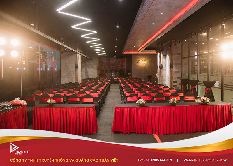 cho thuê bàn ghế hà đông