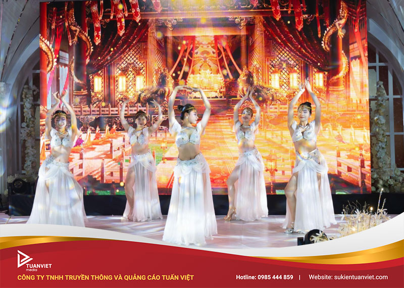 mẫu kịch bản year end party