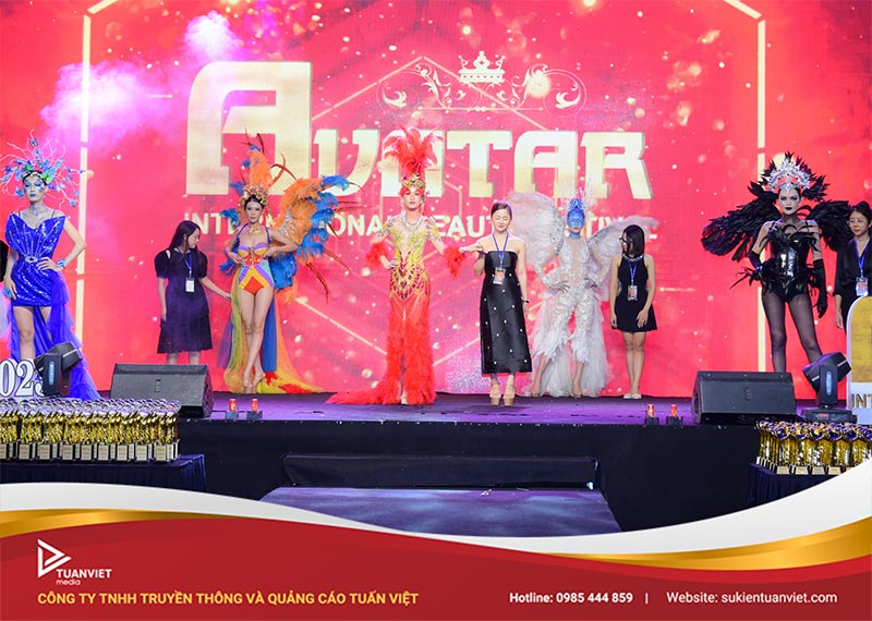 chủ đề year end party