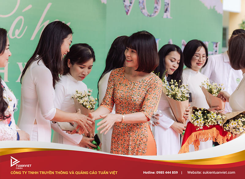 tổ chức họp lớp tuấn việt media