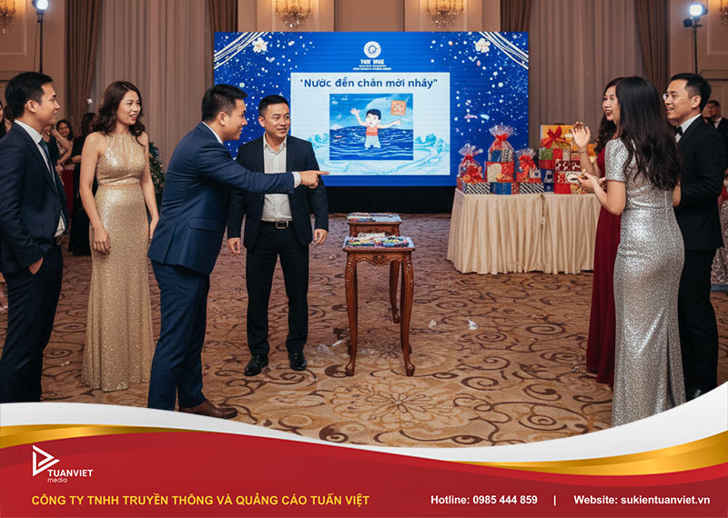 trò chơi tại tiệc tất niên cuối năm 