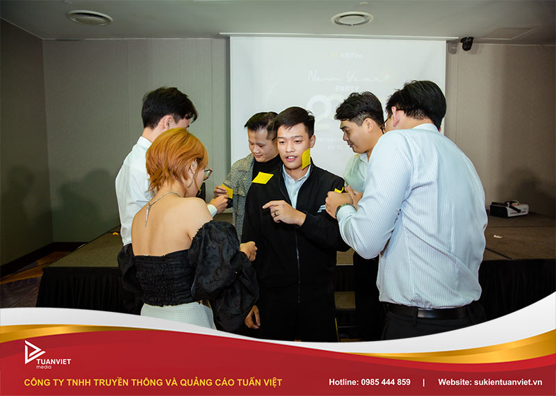 trò chơi tiệc tất niên hay