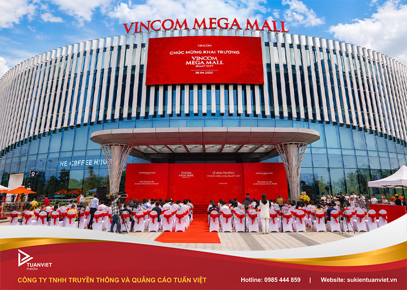 Khai trương trung tâm mua sắm