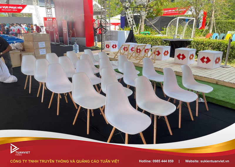 giá thuê bàn ghế tổ chức talkshow