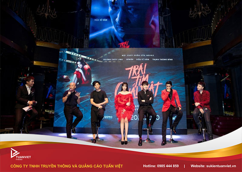 cho thuê bàn ghế talkshow