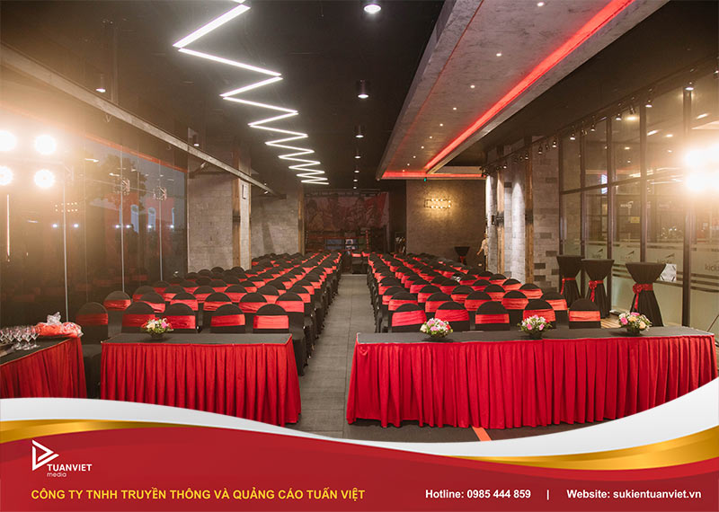 thuê bàn ghế talkshow
