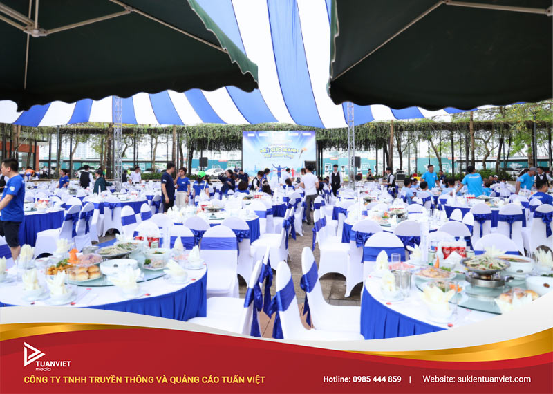 tiệc chúc mừng hội thao meracine
